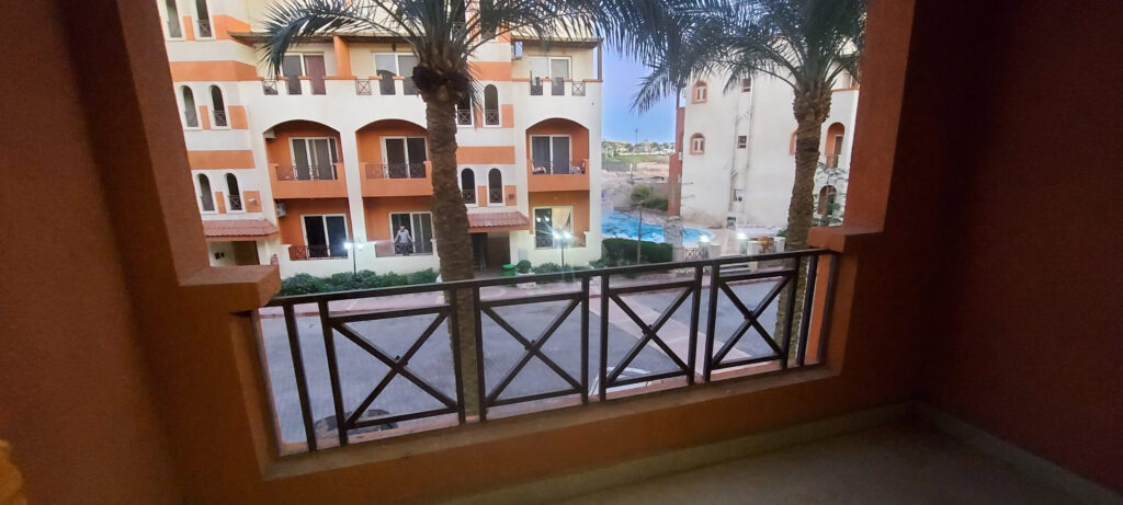 La Sirena 2 camere da letto 1 bagno 110m2 non arredato senza aria condizionata piano terra vista giardino 1 balcone 14